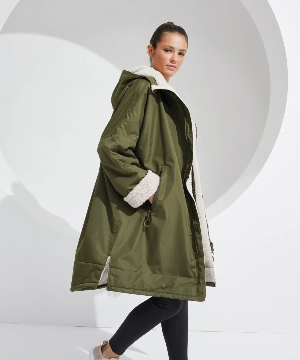 TriDri All-seasons waterproof changing robe - Brand It Essex Ltd